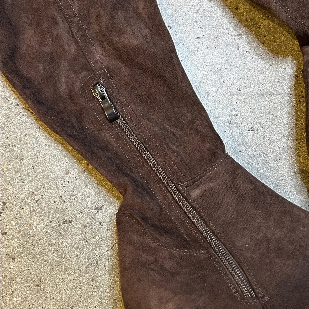 ShoeNTale Brown Suede Knee-High Boots